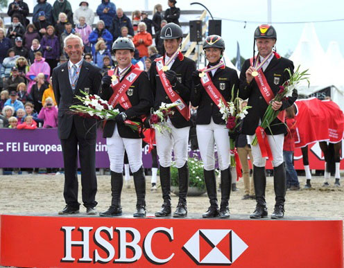 The victorious German team at the HSBC FEI European Eventing Championships in Malmö (SWE): Hans Melzer (chef d’equipe), Michael Jung (individual gold), Dirk Schrade, Ingrid Klimke (individual silver) and Andreas Dibowski (Photo: Kit Houghton/FEI).